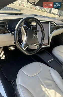 Лифтбек Tesla Model S 2015 в 