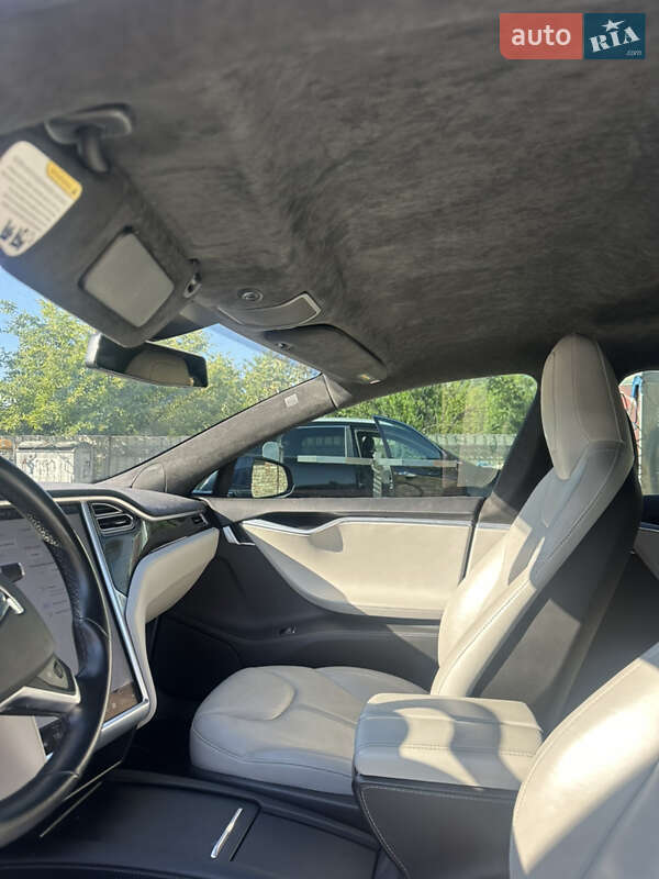 Лифтбек Tesla Model S 2015 в Львове
