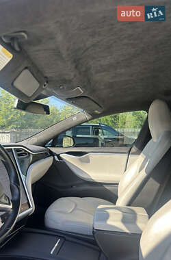 Лифтбек Tesla Model S 2015 в 