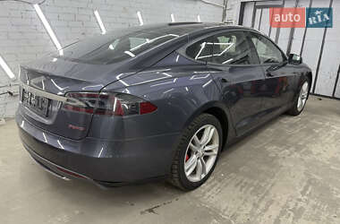 Лифтбек Tesla Model S 2015 в Киеве
