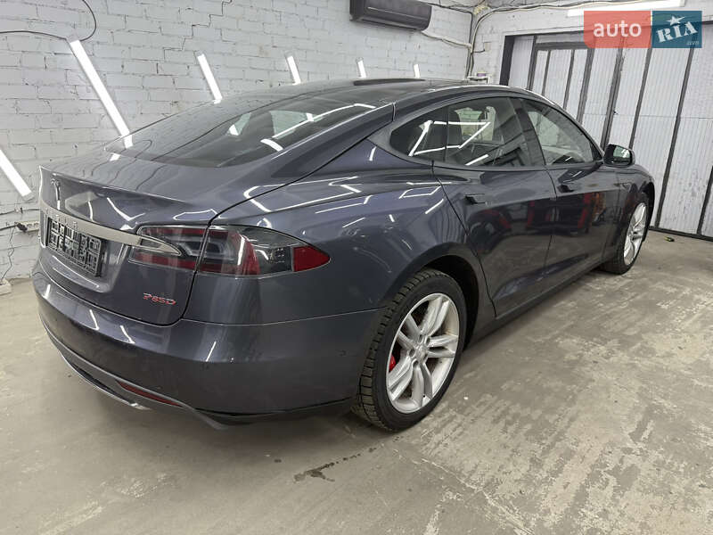 Tesla Model S 2015