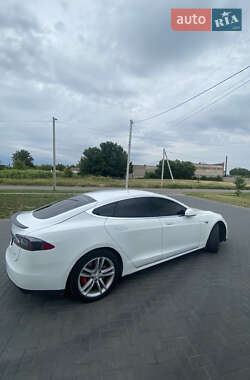 Лифтбек Tesla Model S 2014 в 
