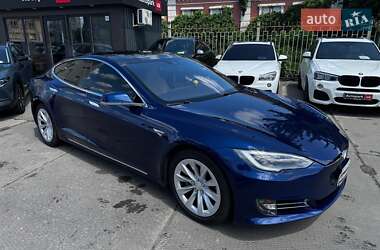 Лифтбек Tesla Model S 2016 в 