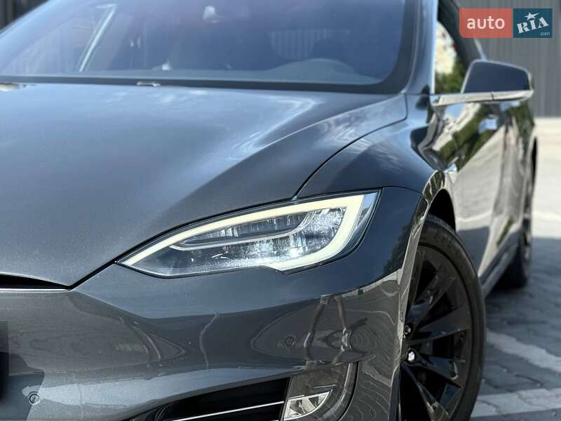 Лифтбек Tesla Model S 2017 в Кривом Роге