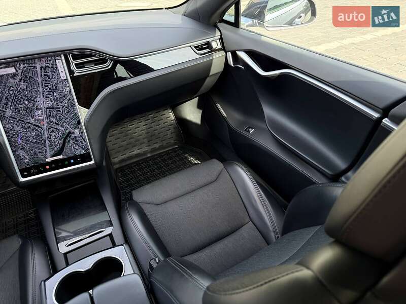 Лифтбек Tesla Model S 2017 в Кривом Роге