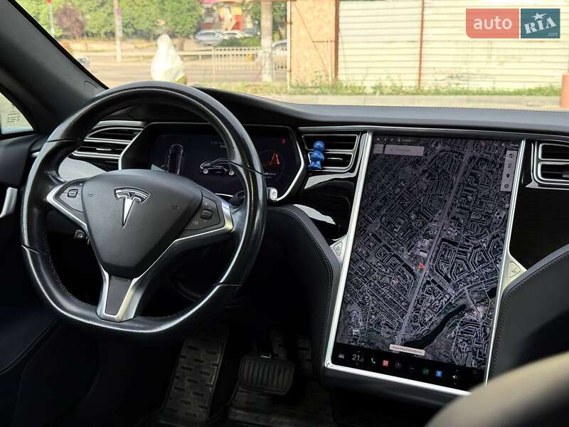 Лифтбек Tesla Model S 2017 в Кривом Роге