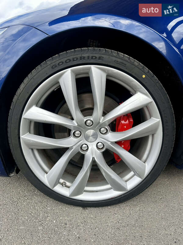 Лифтбек Tesla Model S 2019 в Киеве