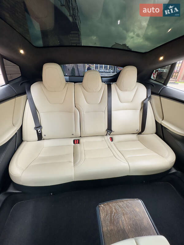 Лифтбек Tesla Model S 2019 в Киеве