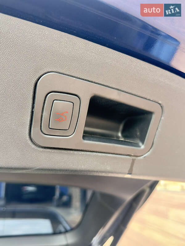 Лифтбек Tesla Model S 2019 в Киеве