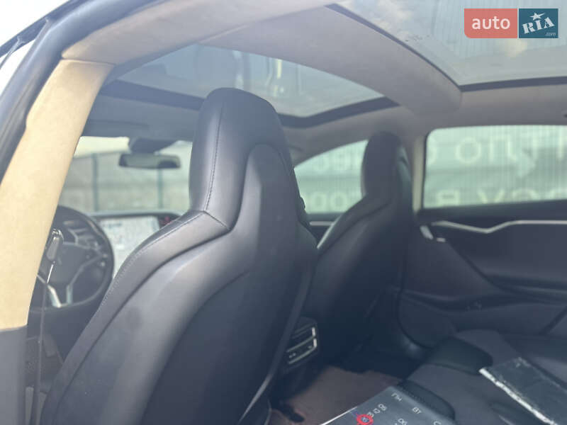 Лифтбек Tesla Model S 2016 в Ужгороде