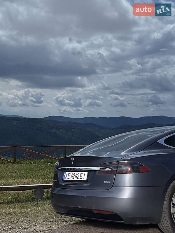 Ліфтбек Tesla Model S 2016 в Львові