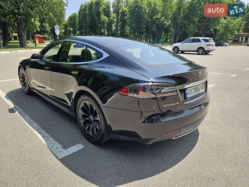 Лифтбек Tesla Model S 2015 в Харькове