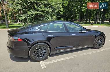 Лифтбек Tesla Model S 2015 в 