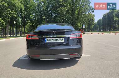 Лифтбек Tesla Model S 2015 в 