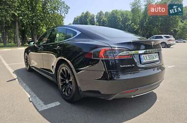 Лифтбек Tesla Model S 2015 в 