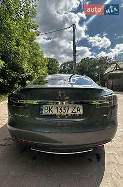 Лифтбек Tesla Model S 2013 в 