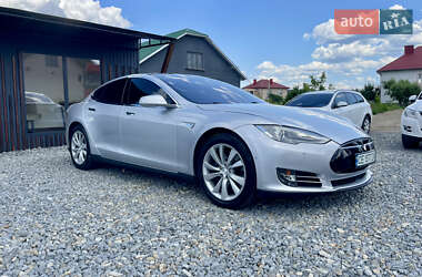 Лифтбек Tesla Model S 2015 в 