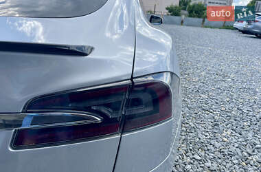 Лифтбек Tesla Model S 2015 в 