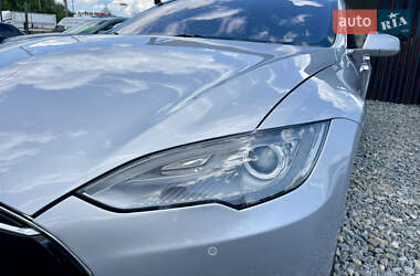Лифтбек Tesla Model S 2015 в 