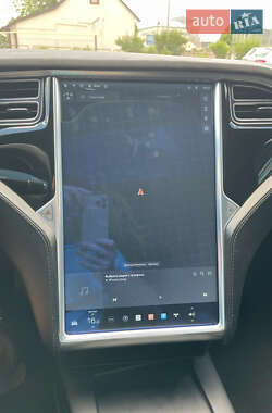 Лифтбек Tesla Model S 2015 в 