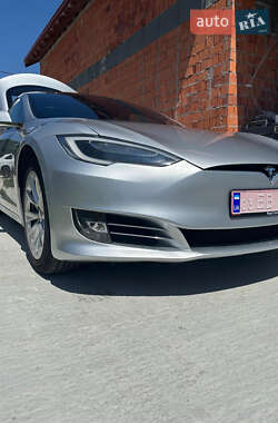 Ліфтбек Tesla Model S 2018 в Ужгороді