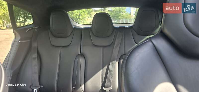 Ліфтбек Tesla Model S 2017 в Івано-Франківську