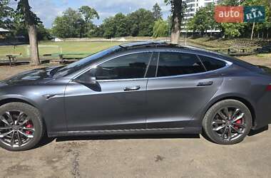 Лифтбек Tesla Model S 2017 в Ивано-Франковске