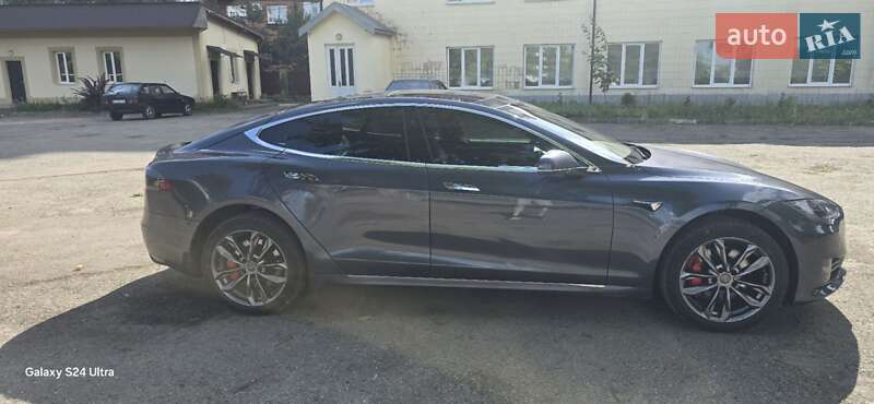 Ліфтбек Tesla Model S 2017 в Івано-Франківську