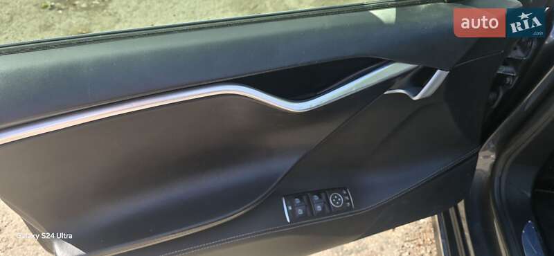Ліфтбек Tesla Model S 2017 в Івано-Франківську