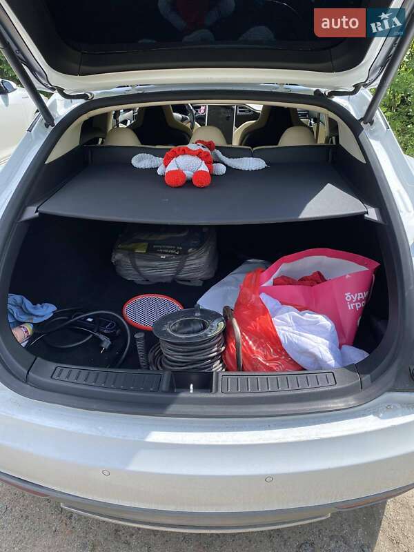 Ліфтбек Tesla Model S 2014 в Харкові
