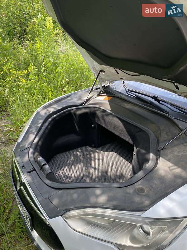 Ліфтбек Tesla Model S 2014 в Харкові