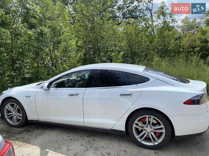 Ліфтбек Tesla Model S 2014 в Харкові