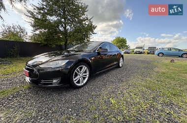 Лифтбек Tesla Model S 2015 в 