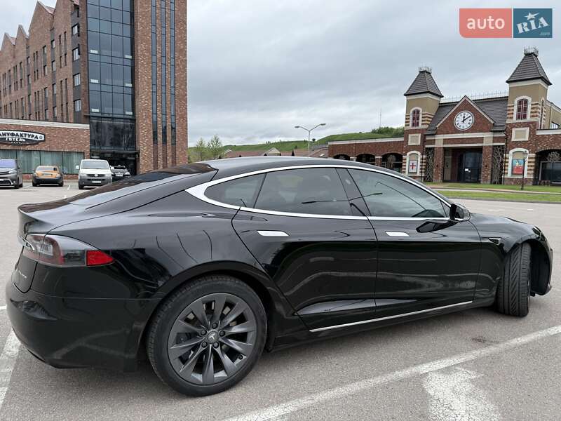 Лифтбек Tesla Model S 2019 в Киеве
