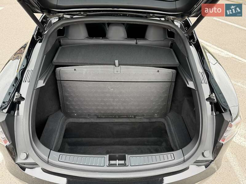 Лифтбек Tesla Model S 2019 в Киеве