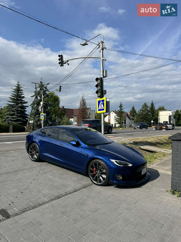 Лифтбек Tesla Model S 2016 в Львове