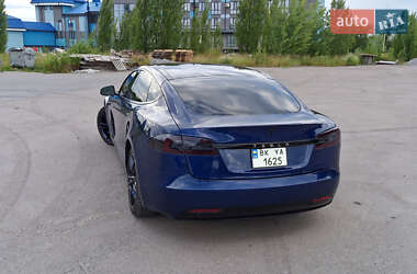 Лифтбек Tesla Model S 2016 в 