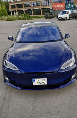 Лифтбек Tesla Model S 2016 в 