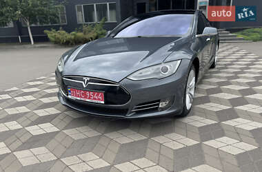 Лифтбек Tesla Model S 2014 в 