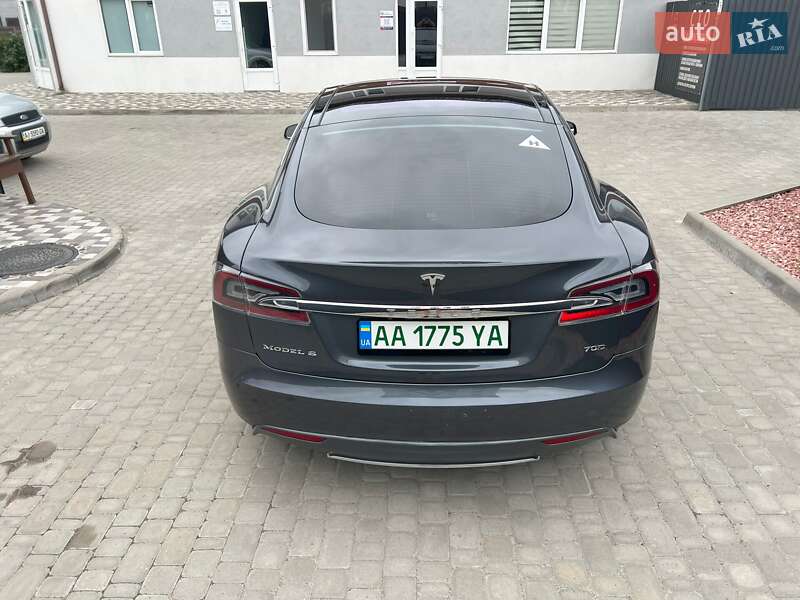 Ліфтбек Tesla Model S 2015 в Софіївській Борщагівці