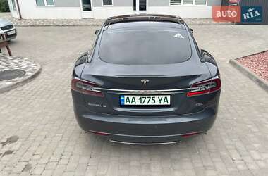 Лифтбек Tesla Model S 2015 в 