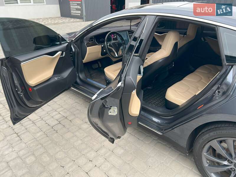 Ліфтбек Tesla Model S 2015 в Софіївській Борщагівці