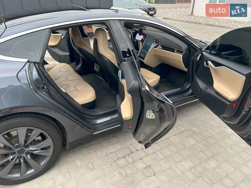 Ліфтбек Tesla Model S 2015 в Софіївській Борщагівці