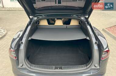 Лифтбек Tesla Model S 2015 в 