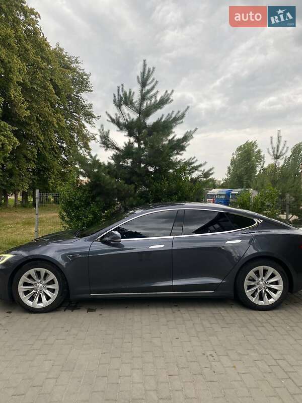 Ліфтбек Tesla Model S 2016 в Івано-Франківську
