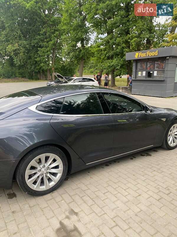 Ліфтбек Tesla Model S 2016 в Івано-Франківську