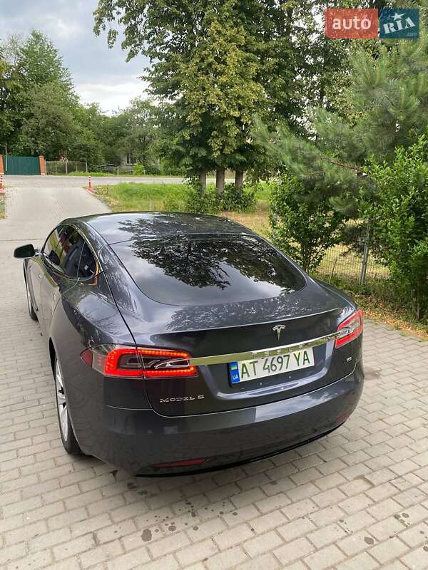 Ліфтбек Tesla Model S 2016 в Івано-Франківську
