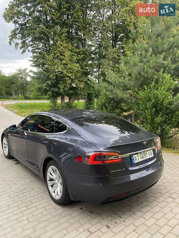 Ліфтбек Tesla Model S 2016 в Івано-Франківську