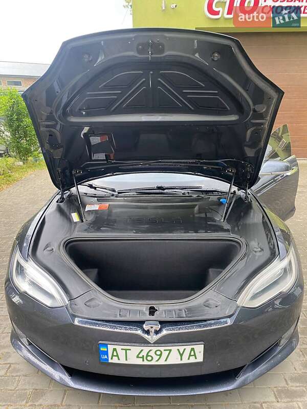 Ліфтбек Tesla Model S 2016 в Івано-Франківську