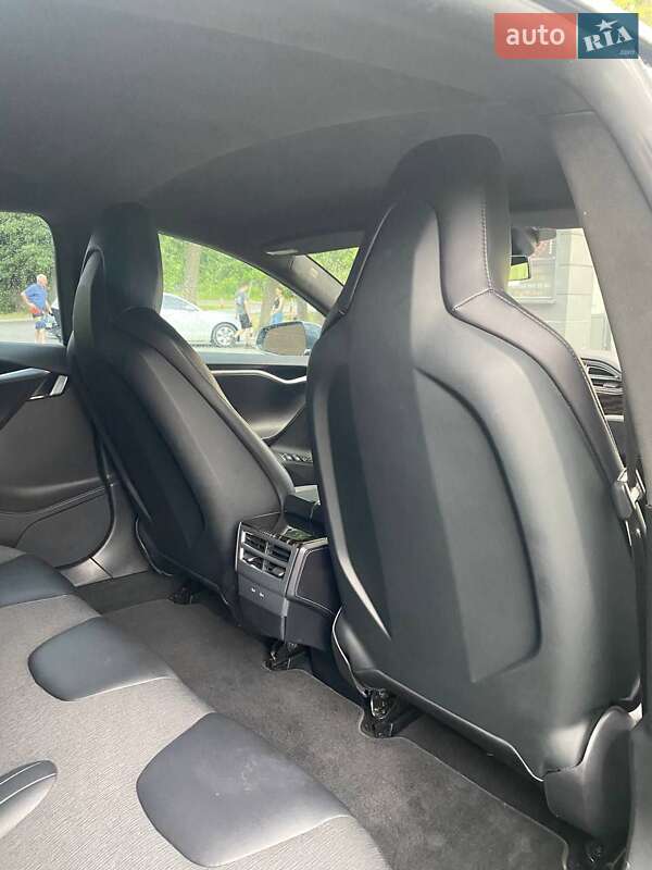 Ліфтбек Tesla Model S 2016 в Івано-Франківську